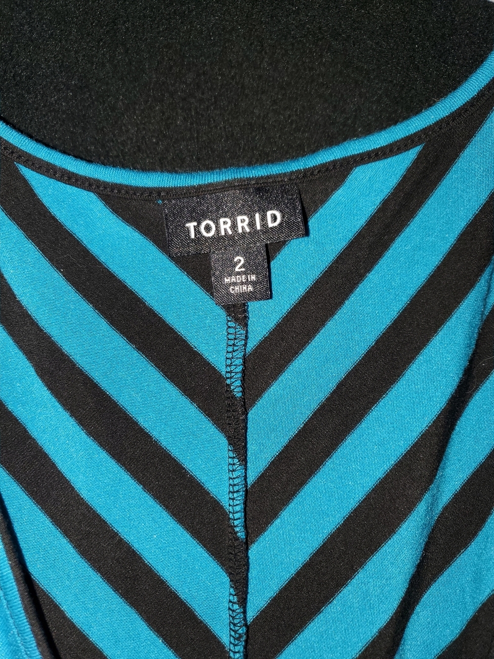 Torrid Black and Teal Chevron Stripe Scoop Top - Picture 2 of 4